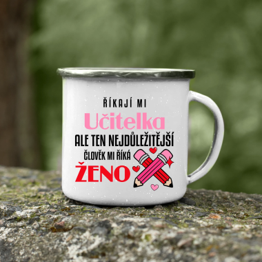 Říkají mi učitelka, ale ten nejdůležitější člověk mi říká ženo - keramický smaltovaný hrneček s potiskem